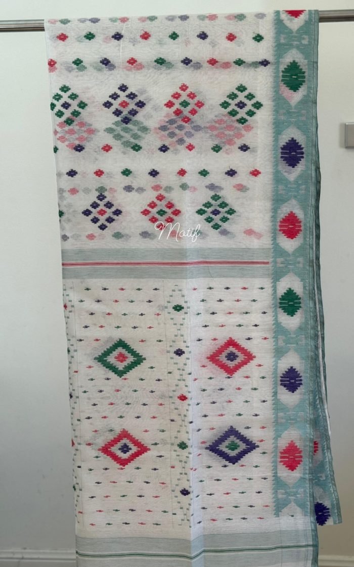 Pearl Radiance Saree - Image 1