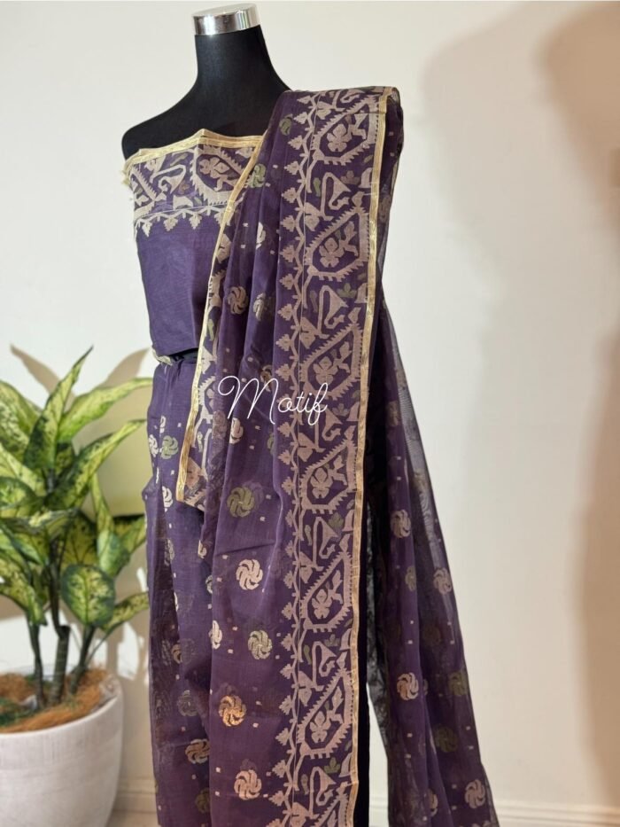 Saree in stunning shade of purple - Image 3